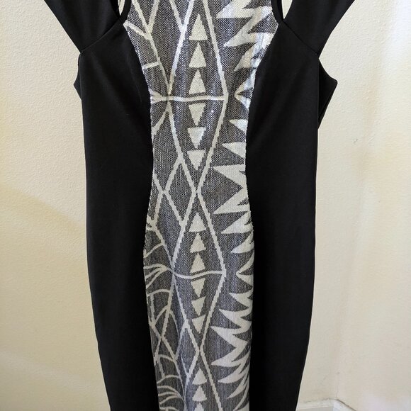 Ivy & Blu Maggy Boutique Black Dress with Geometric Panel Size 2 - Picture 2 of 10
